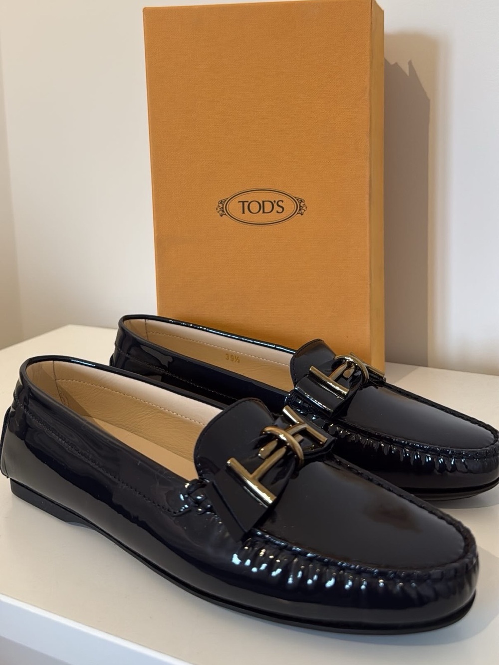 TODS GOMMA PATENT LEATHER LOAFERS